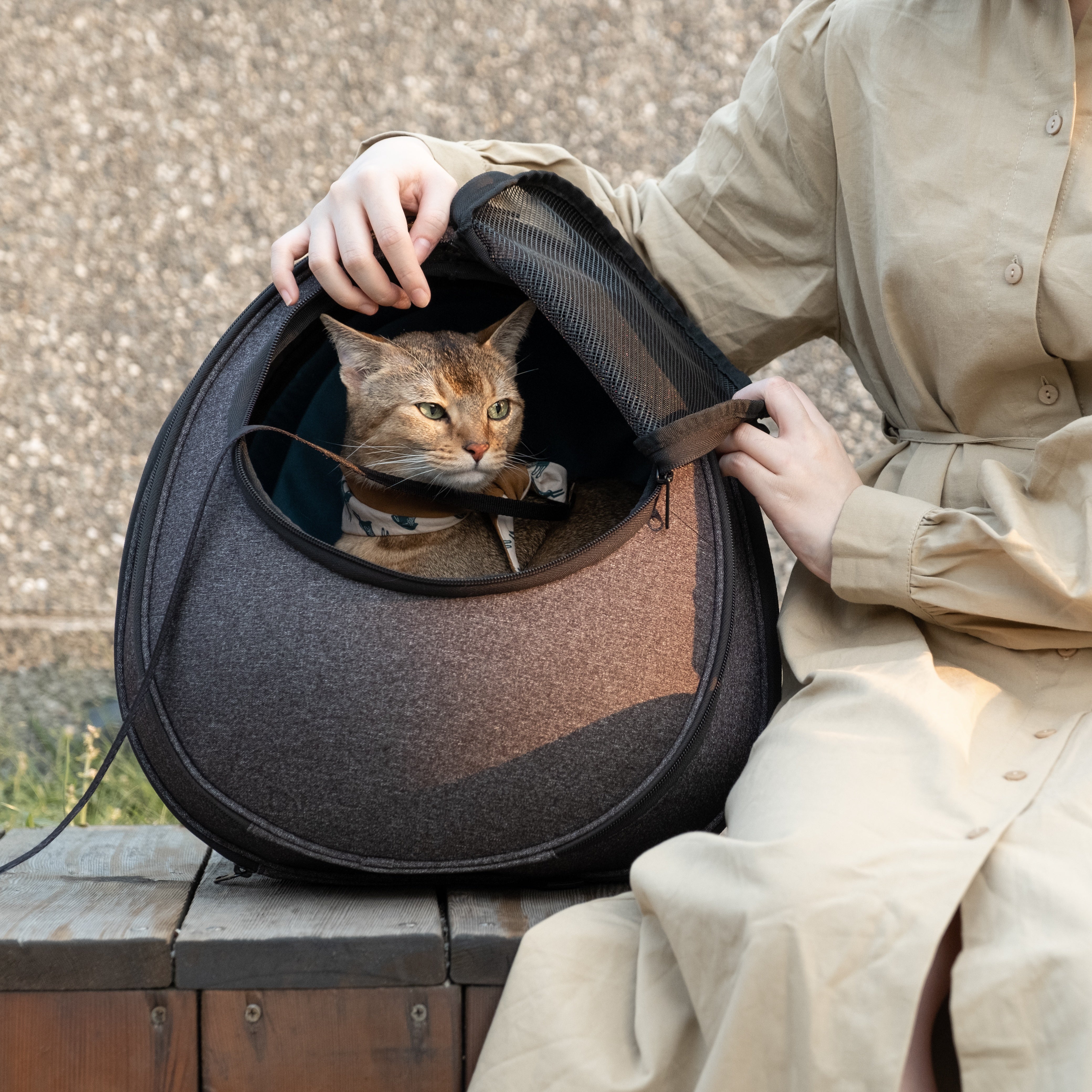 小宅生活 Housmall Living 一包兩用 EGGY 小宅包|沈穩深灰 - 高品質寵物背包 - 特價 $TWD 3060|LOVE PET FAMILY